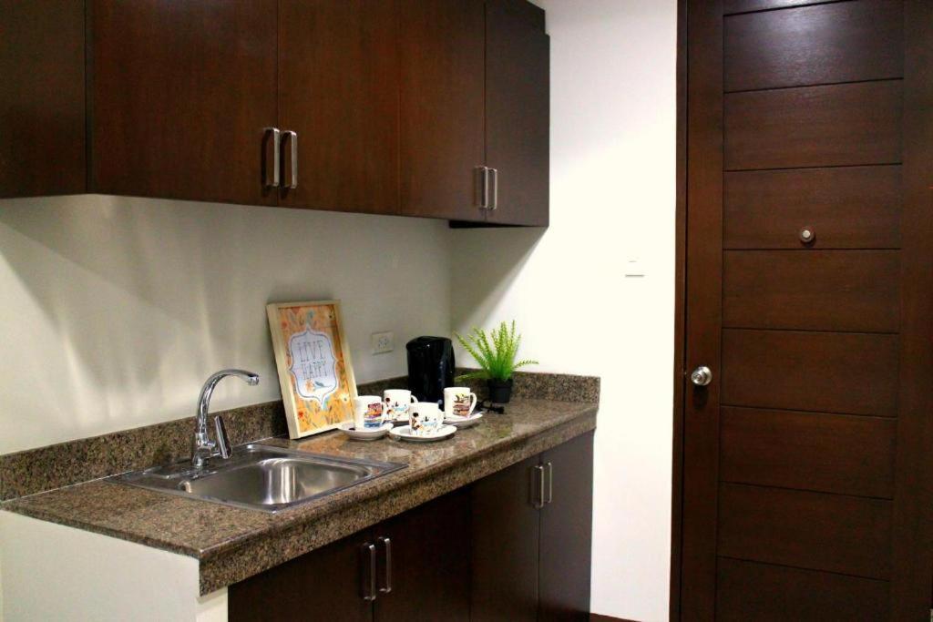 Urban Hostel Pasig City Buitenkant foto